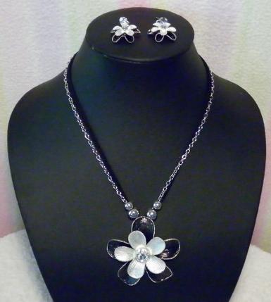 ชุดสร้อยคอ-ต่างหู (NE-120006-1)