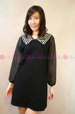 เดรสผ้ายืดสีดำ เล่นลูกเล่นที่ปกเสื้อด้วยผ้าตาข่ายแต่งเป็นดอกกุหลาบเล็กๆๆเรียงกัน