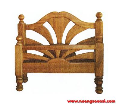 เตียงไม้สัก 3.5 ฟุต ลายเจาะ ขากลึง ( K-282 )