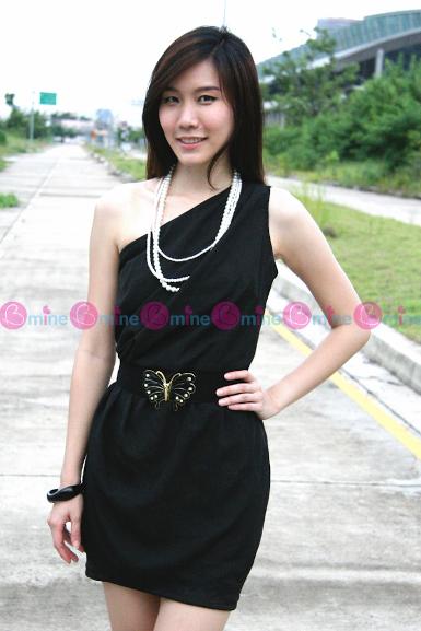 เดรสผ้าลินินไหล่เฉียงสีดำ มีสม็อกและซับใน