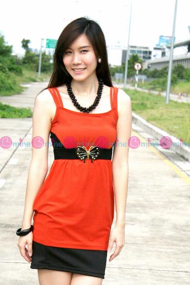 มินิเดรสผ้ายืดอย่างดี นุ่มมากค่ะ แต่งสายเสื้อเก๋ๆ พร้อมผ้าลูกไม้ซีทรูสีดำทั้งสองข้าง