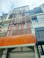 ถ.เสรีไทย79-85 ทาวน์โฮม 4 ชั้น  สวนสยาม นิคมบางชัน 1กม.  รีโนเวทใ