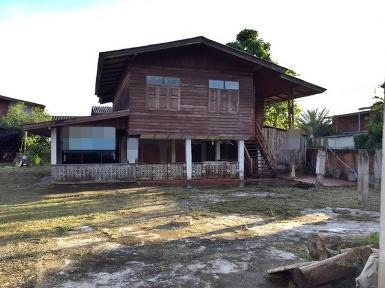 ขายบ้านครึ่งตึกครึ่งไม้ ซอยนาคต 2 ถนนบ้านนาปู่ย่า-ป่าตัน อำเภอแ