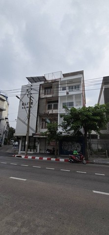 ให้เช่าอาคารพาณิชย์ 5ชั้น ริมถนนลาดพร้าว ใกล้MRT ลาดพร้าว 