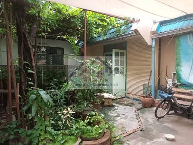 ขายที่ดินแปลงมุม 74 ตารางวาพร้อมสิ่งปลูกสร้างย่านเสรีไทย81 สวนสยา