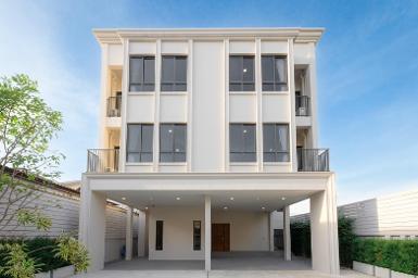 บ้านเดี่ยวสร้างใหม่ 3 ชั้น Luxury Residenceใกล้ MRT เพียง 500 เมต