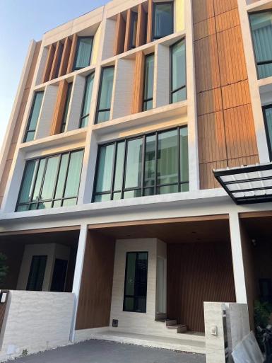 ให้เช่าทาวน์โฮม 3 ชั้นครึ่ง โครงการ ดิ ออเธอร์ รัชดา 32 ลาดพร้าว