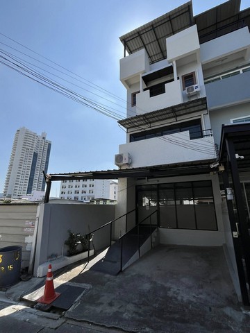 ให้เช่าโฮมออฟฟิศ 4ชั้น หลังมุม ทำเลย่านบางนา อุดมสุข ใกล้เซนทรัลบ