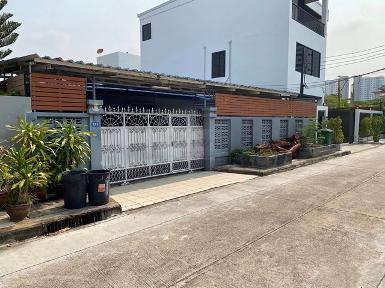 ให้เช่าบ้านชั้นเดียว 61 ตรว. ประชาราษฏร์บำเพ็ญ10 ใกล้ MRT ห้วยขวา