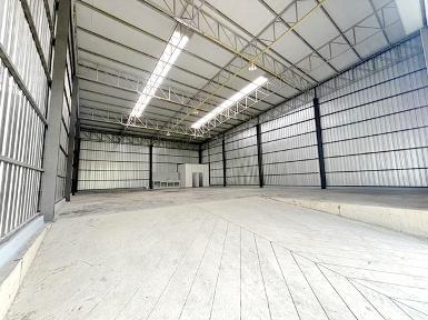  มีพื้นที่จอดรถ มี7-11 หลังคาสูงโปร่ง โกดังศรีสมาน 365ตรม. 2น้ำ