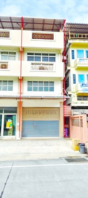 อาคารพาณิชย์ให้เช่า 3.5 ชั้น บนถนนบรมราชชนนี52-56 สายใต้ใหม่ 900 