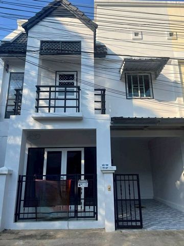 ขายพร้อมผู้เช่า 3.9 ล้าน ทาวน์โฮม 2 ชั้น บ้านเปล่า เดินทางสะดวกส