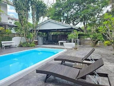 ให้เช่าบ้านพูลวิลล่า 85,000 บาท เจ็ดยอด หลังใหญ่ เดินทางสะดวก