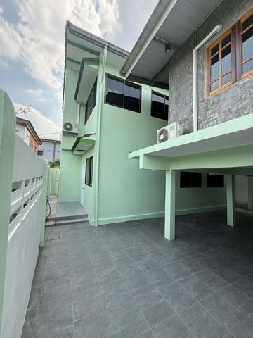 ให้เช่าบ้าน 2 หลัง ย่านลาดพร้าว 101 แยก 42 มีเฟอร์นิเจอร์บางส่วน