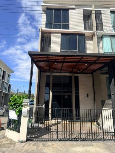 ให้เช่าทาวน์โฮม 3.5 ชั้นหลังมุม โครงการ พาทิโอ พัฒนาการ 32