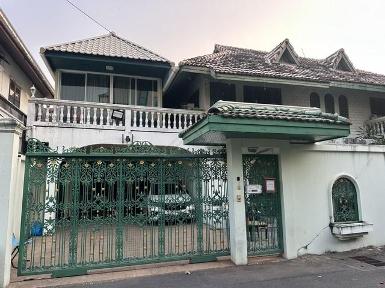 ขายที่ดินพร้อมบ้านเดี่ยว2 นหลังมุม 100ตรว. สุขุมวิท71 ปรีดีพนมยงค