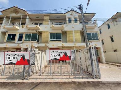 ขาย โครงการสุรนารายณ์ ทาวน์โฮม แยกจากถนนมิตรภาพ เมืองนครราชสีมา