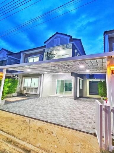 ให้เช่าบ้านแฝด 2 ชั้น โครงการเดอะ วิลเลจ เอ็กซ์คลูซีฟ บางนา กม.10