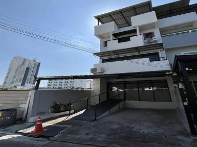 ให้เช่า ทาวน์โฮม 4 ชั้น ซอยบางนา-ตราด 21 ใกล้เซ็นทรัลบางนา 