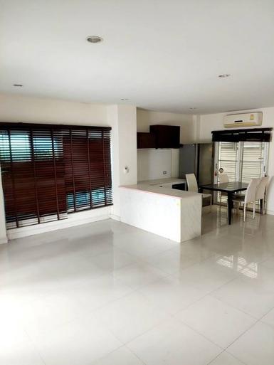 P1909 ขายทาวน์เฮ้าส์ เนอวานา คลัสเตอร์ รามคำแหง NIRVANA