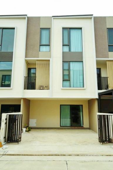 เฟอร์นิเจอร์ครบ 3นอน MRT ศรีแบริ่ง เช่าทาวน์เฮ้าส์ 3 ชั้น 20 ตร.