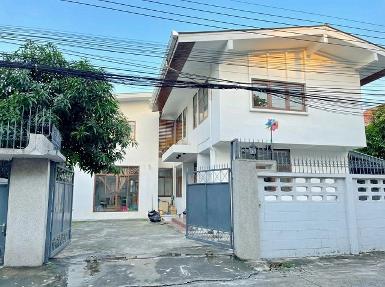 แอร์ 8 เครื่อง 6 นอน MRT บางซื่อ 2 กม.ให้เช่าบ้านเดี่ยว 2 ชั้น ใ