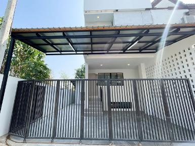 ขาย 2.39 ล้าน ป่าแดด ทาวน์โฮม 5 ชั้น ซื้ออยู่เองหรือปล่อยเช่าได้