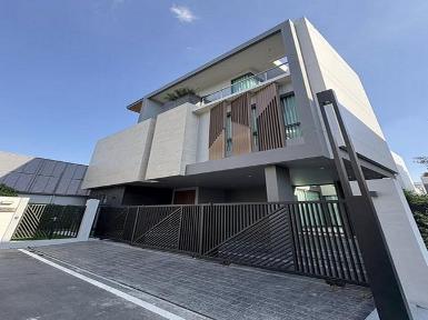 ให้เช่า บ้านเดี่ยว 3 ชั้น โครงการ เดอะ เจนทริ พัฒนาการ 2 ซอยพัฒนา