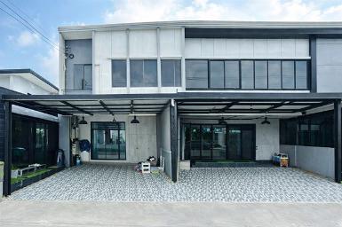 5นอน MRT ศรีกรีฑา 2.6 กม. ทาวน์โฮม ใหญ่ ติดสระว่ายน้ำ พระราม 9