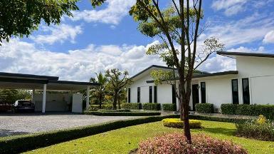 ขายบ้านพร้อมที่ดิน 20.5 ล้าน ดอยสะเก็ด พื้นที่กว้างขวาง บรรยากาศด