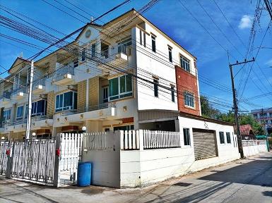 ขาย ทาวน์เฮ้าส์ 3 ชั้น โครงการ สวนนารายณ์ ทาวเฮ้าส์ 