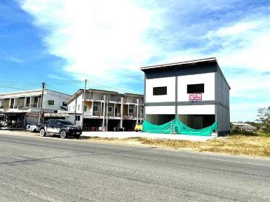 ขายด่วนทาวน์โฮม 2 ชั้น 2 ห้องทำเลดีติดถนน อำเภอนิคมพัฒนา จังหวัด