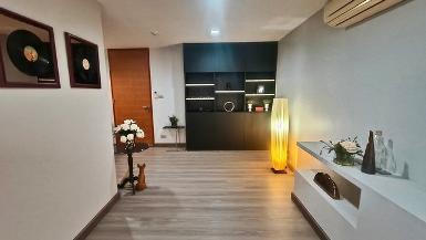 Modern Luxury XVI The Sixteenth Condominum next to MRT Queen Siri