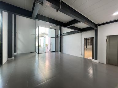 P1873 ให้เช่า โกดังพร้อมออฟฟิศ 3 ชั้น ทาวน์อินทาวน์ ซอย11 ศรีวรา