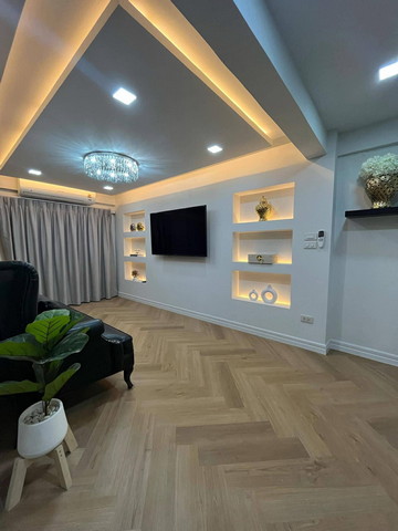 ทาวน์โฮม 5ชั้นย่านห้วยขวาง6ห้องนอน4ห้องน้ำ เนื้อที่ 16 ตรว. 385ตร