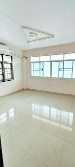 อาคารพาณิชย์ให้เช่า 3.5 ชั้น บนถนนบรมราชชนนี52-56 สายใต้ใหม่ 900 