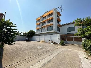 ให้เช่าโกดัง พร้อมอาคาร 1000 ตรม. สุขุมวิท 101 จอดรถ 12-14 คัน