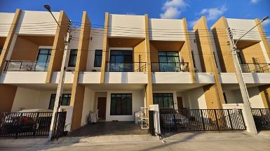 ทาวน์โฮม คราม หนองมน-บางแสน Khram Nongmon-Bangsaen 22 ตารางวา