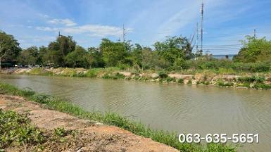 ขายที่สวยติดถนนเลียบคลอง ใกล้ สี่แยกจปร. ต.พรหมณี อ.เมืองนครนายก