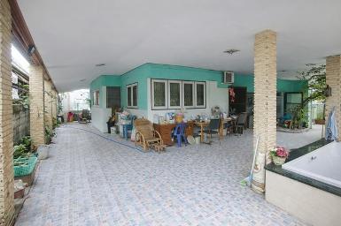 MRT รามอินทรา กม.8 2.6 กม.ให้เช่าบ้านชั้นครึ่ง 55 ตร.ว. สวนสยาม 