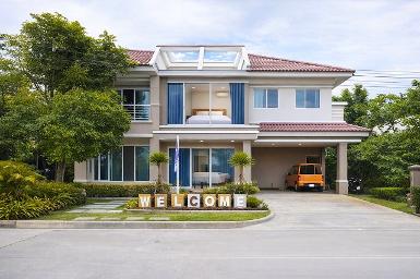 สุวรรณภูมิ RIS มิสทีน ให้เช่าคฤหาสน์พลูวิลล่า วิวติดสระว่ายน้ำ