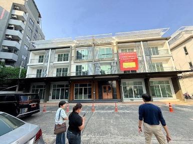 ให้เช่าอาคารพาณิชย์ 3 ชั้น 2 คูหา โครงการเสนา อเวนิว บางกะดี ติวา