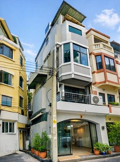 อาคาใ 4.5 ชั้น เพลินนารี่ ตลาดถนอมมิตร 2 กม.ห้องริม MRT รามอินทร