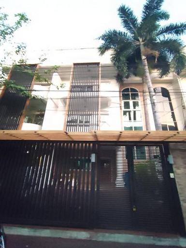 ให้เช่าทาวน์โฮม 3 ชั้น ประดิษฐ์มนูธรรม 5 ลาดพร้าว เลียบด่วน