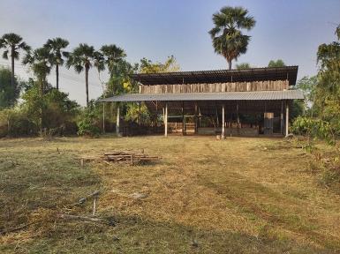 ขายบ้านพร้อมที่ดิน ถนนห้างฉัตร-เกาะคา อำเภอห้างฉัตร ลำปาง