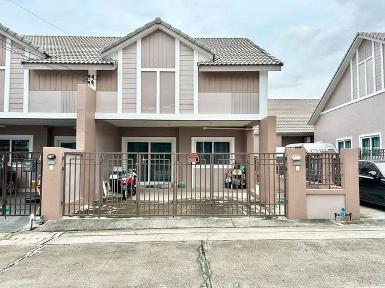 ทาวน์โฮมมือสอง หมู่บ้านเซนต์สิริ สปอร์ต หลังริม อ่าอุดม ศรีราชา ช