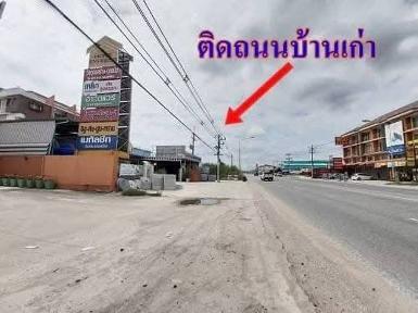 Vายที่ดินพร้อมร้านวัสดุก่อสร้าง เขตพานทอง ติดริมถนนใหญ่ 
