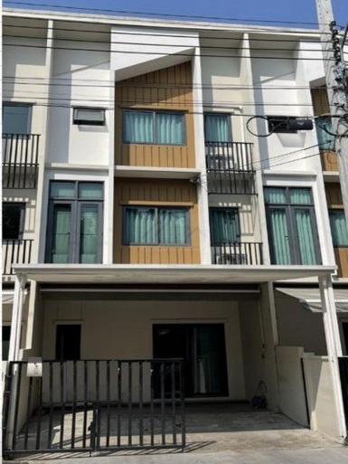 ให้เช่าทาวน์โฮม 3 ชั้น ถนนสุขาภิบาล2 ประเวศ เช่าในนามบริษัทได้