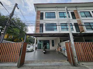 ขายทาวน์โฮม ซอยปุณวิถี บางจาก พระโขนง กรุงเทพฯ พื้นที่ใช้สอย 230 