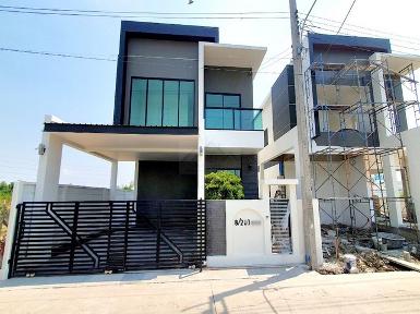 ขายบ้านใหม่มือหนึ่ง 2 ชั้น 42 ตร.วา 4 นอน บางนา ตราด กม. 10 เมกะบ